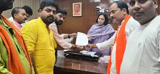 भाजपा किसान मोर्चा ने डीएम को साैंंपा ज्ञापनः किसानों को फसलों के नुकसान का मुआवजा देने की मांग