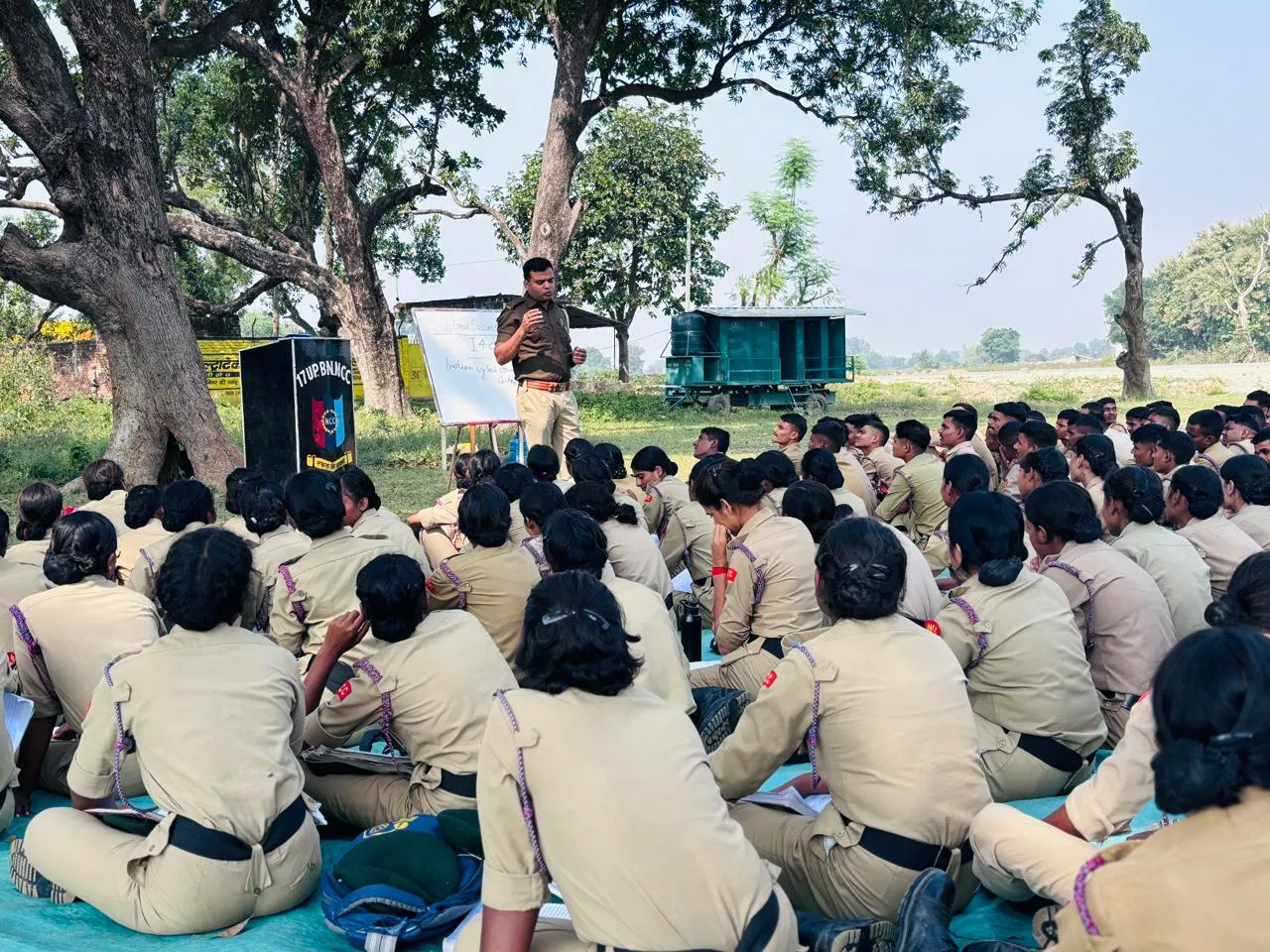 साइबर जागरूकता अभियान चलाकर एन0सी0सी0 कैम्प  नवाबगंज  में छात्र-छात्राओं को किया गया जागरुक