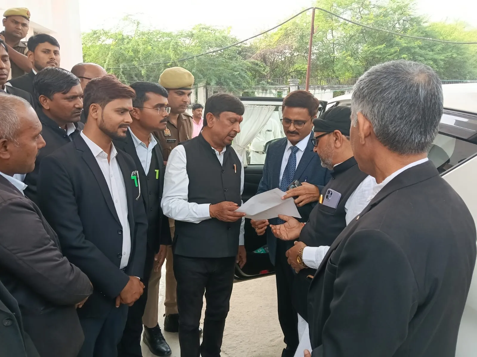 अधिवक्ता सुरक्षा को लेकर गरजे वकील, किया प्रदर्शन