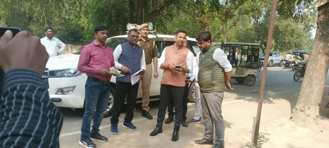 मुख्यालय की जमीन पर दुकानों व मकानों का अतिक्रमण, जिलाधिकारी ने दिये तत्काल हटाने के निर्देश