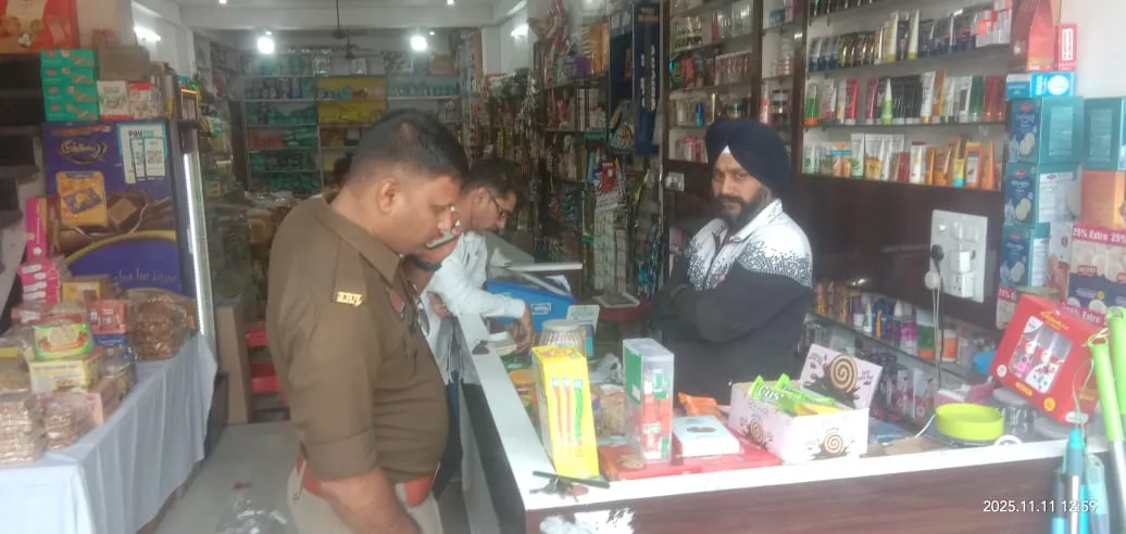 किराने व कॉस्मेटिक की दुकान से हजारों की चोरी 
