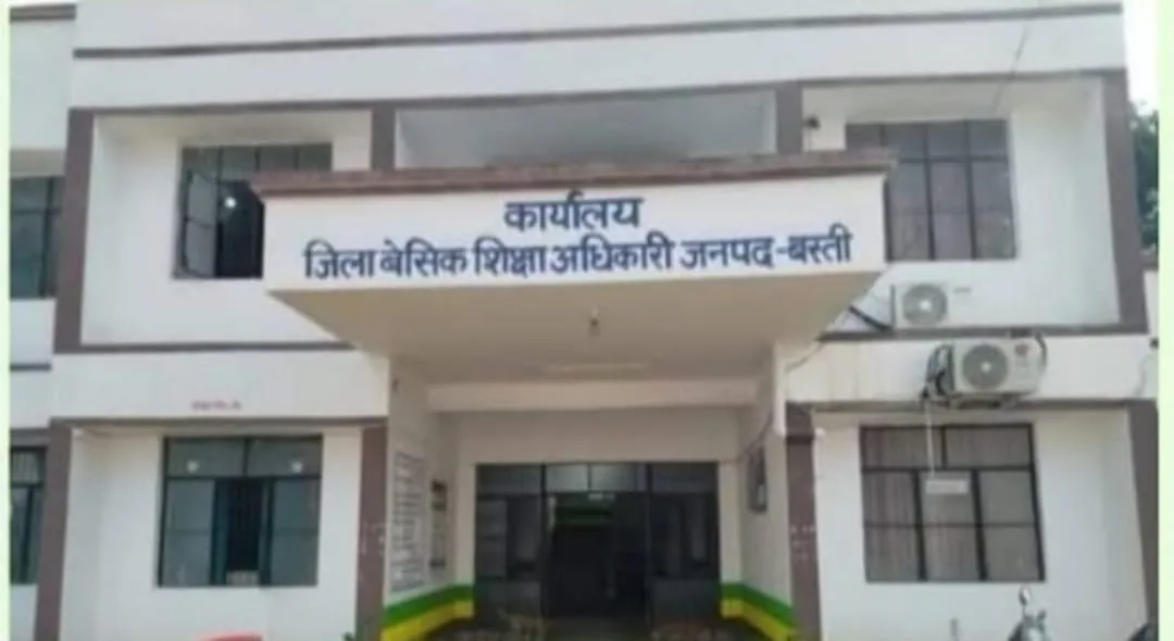 अधिकारियों के उदासीनता के कारण पाँच माह बीतने जाने के बाद रानी लक्ष्मीबाई आत्मरक्षा प्रशिक्षकों को नहीं मिला मानदेय