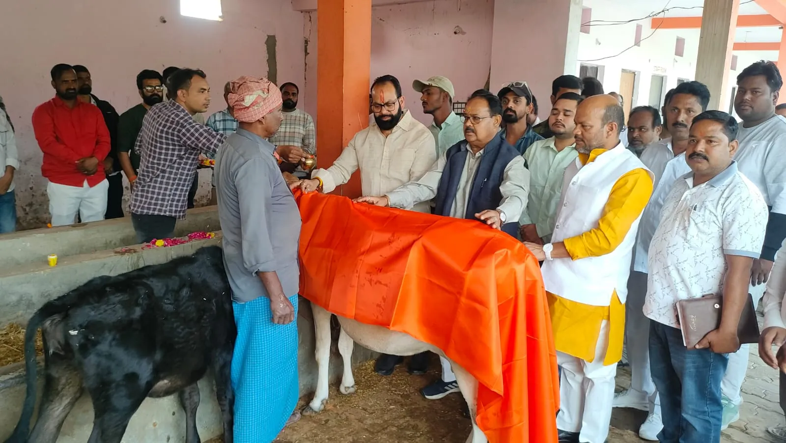 कुशीनगर : पडरौना गौशाला में हो रहा गौ सेवा कार्य प्रशंसनीय – अतुल सिंह