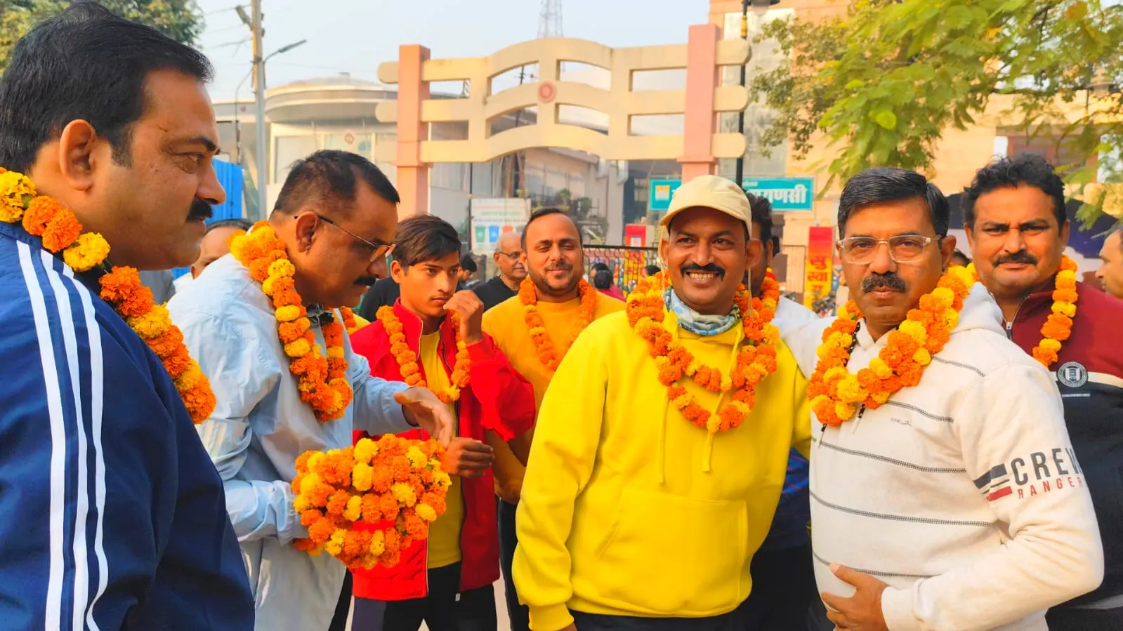 वाराणसी पहुंची साइकिल यात्रा, महापौर ने किया जोरदार स्वागत