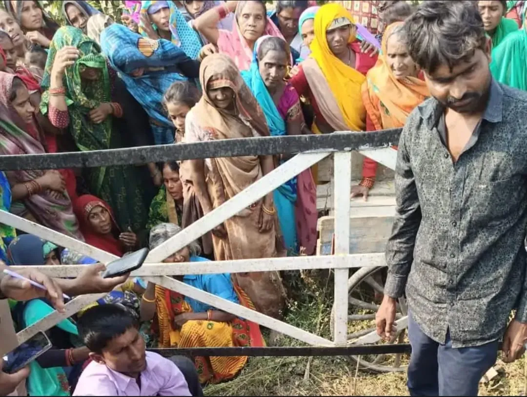 ट्रेन की चपेट में आने से मां- बेटी की हुई मौत घर में मचा कोहराम, मेला देखने जा रही थी, ट्रैक किनारे चलते समय हुआ हादसा 