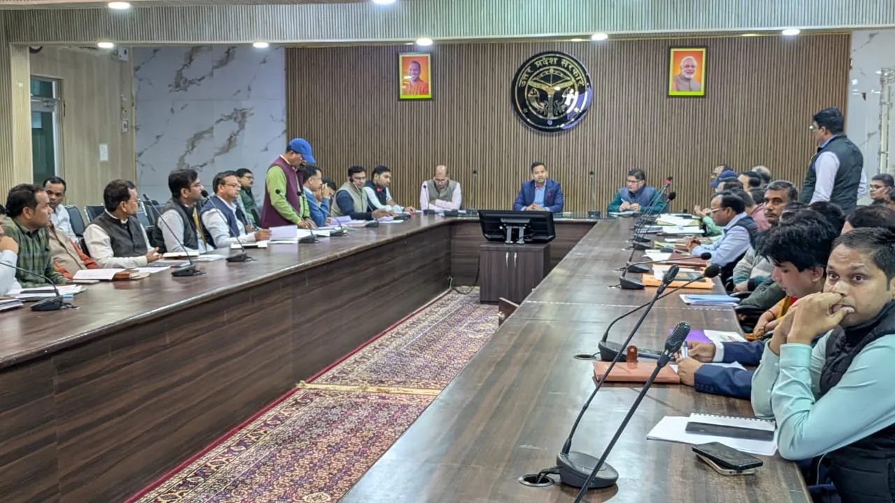 सीएम डैशबोर्ड पर प्रदर्शित प्राप्तांक एवं ग्रेडिंग के आधार पर जिलाधिकारी की अध्यक्षता में सम्पन्न हुई विकास कार्यों की मासिक समीक्षा बैठक