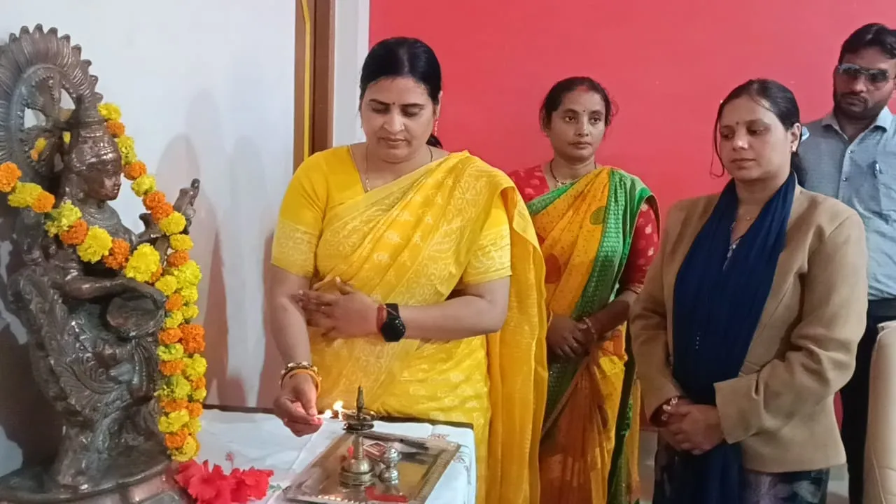 राज्य महिला आयोग की सदस्य ने डा0 सोनेलाल पटेल मेडिकल कालेज का किया निरीक्षण व प्रशिक्षु छात्रों से किया संवाद