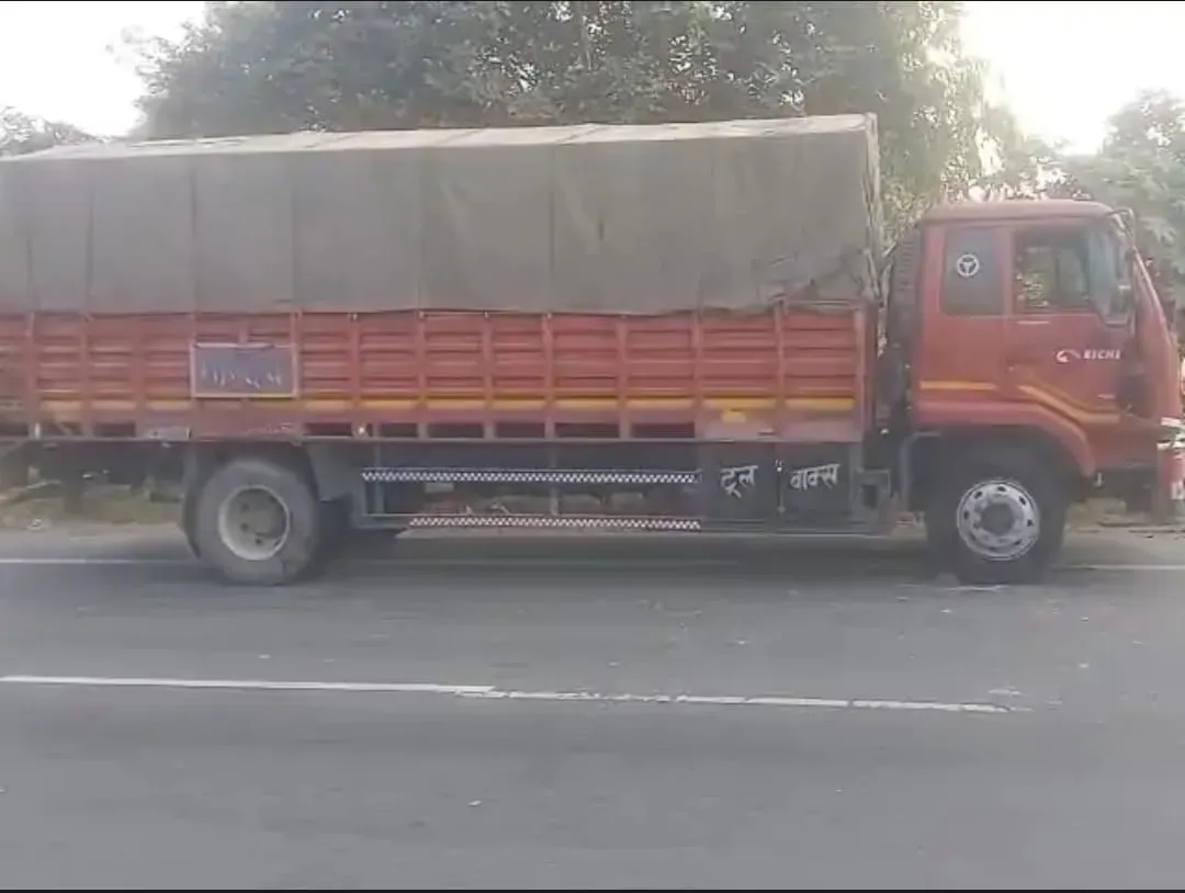 बाइक सवार बदमाशों ने डीसीएम ड्राइवर- कंडक्टर से की लूट, 32 हज़ार की नगदी समेत मोबाइल लेकर फरार, पुलिस जांच में जुटी 