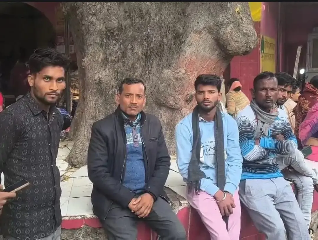 नशे में धुत युवक ने पिया कीटनाशक दे दी जान, मां की आँखों का ऑपरेशन कराकर लौटा था युवक 