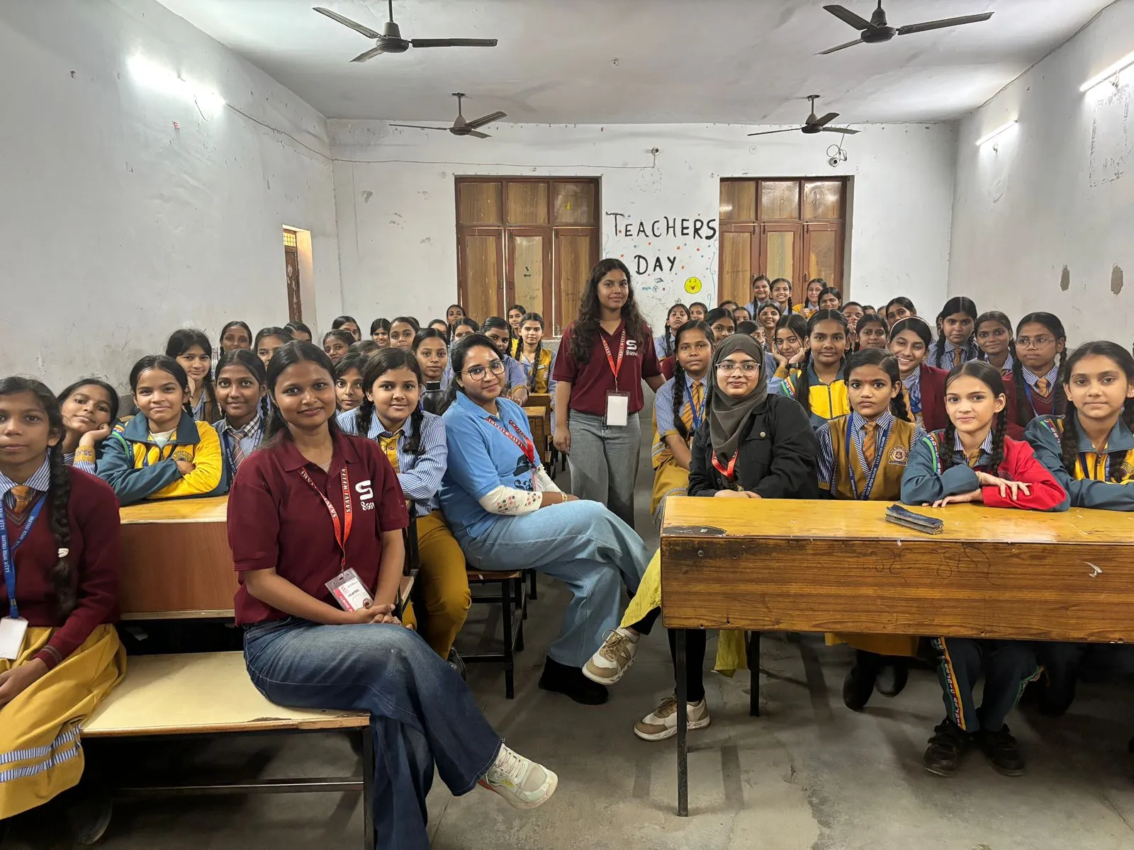 एस एस जेडी इंटर कॉलेज में ‘हेल्थ इन बॉक्स’ कार्यक्रम: सावी वेलफेयर सोसाइटी ने बांटे 200 सेनेट्री पैड और प्राथमिक उपचार किट