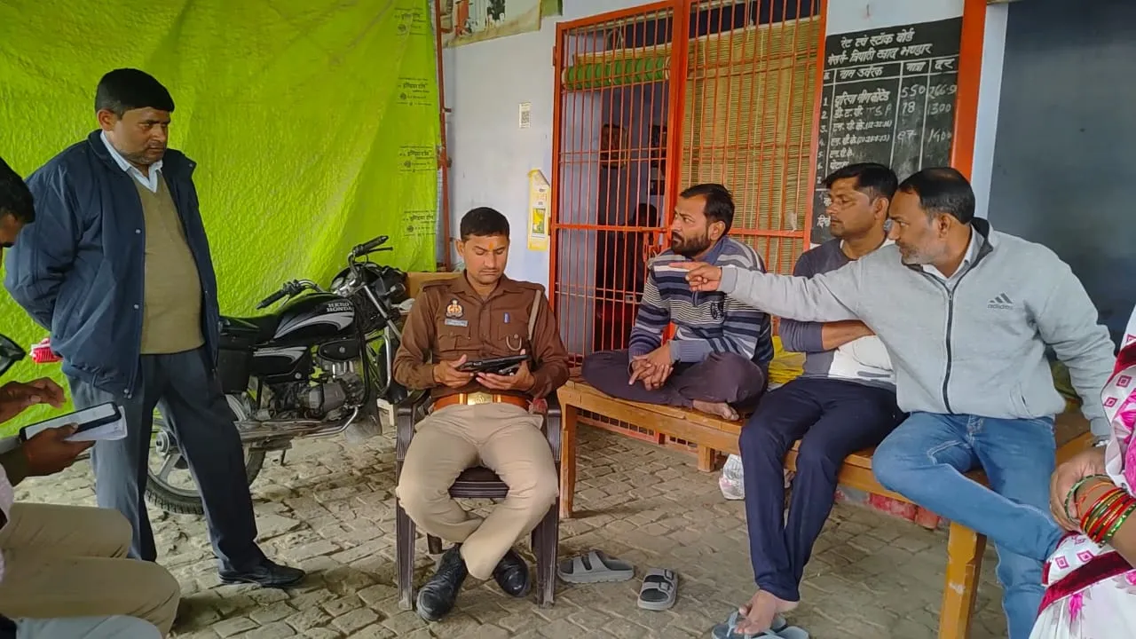 कंपोजिट विद्यालय जमुरावां के अनुचर पर ग्रामीणों ने लगाए लापरवाही व मनमानी के आरोप