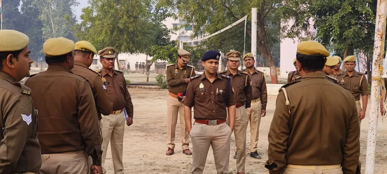 अभिमन्यु मांगलिक, पुलिस अधीक्षक भदोही द्वारा साप्ताहिक शुक्रवार परेड की सलामी ली गई।
