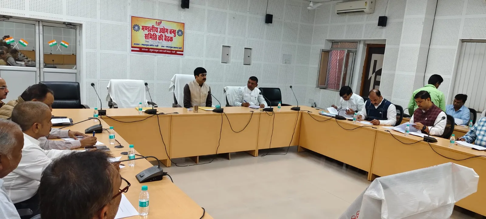 विधान परिषद के गोरखपुर-फैजाबाद खण्ड शिक्षक निर्वाचन क्षेत्र की निर्वाचक नामावलियों के पुनरीक्षण हेतु संशोधित कार्यक्रम जारी किया गया