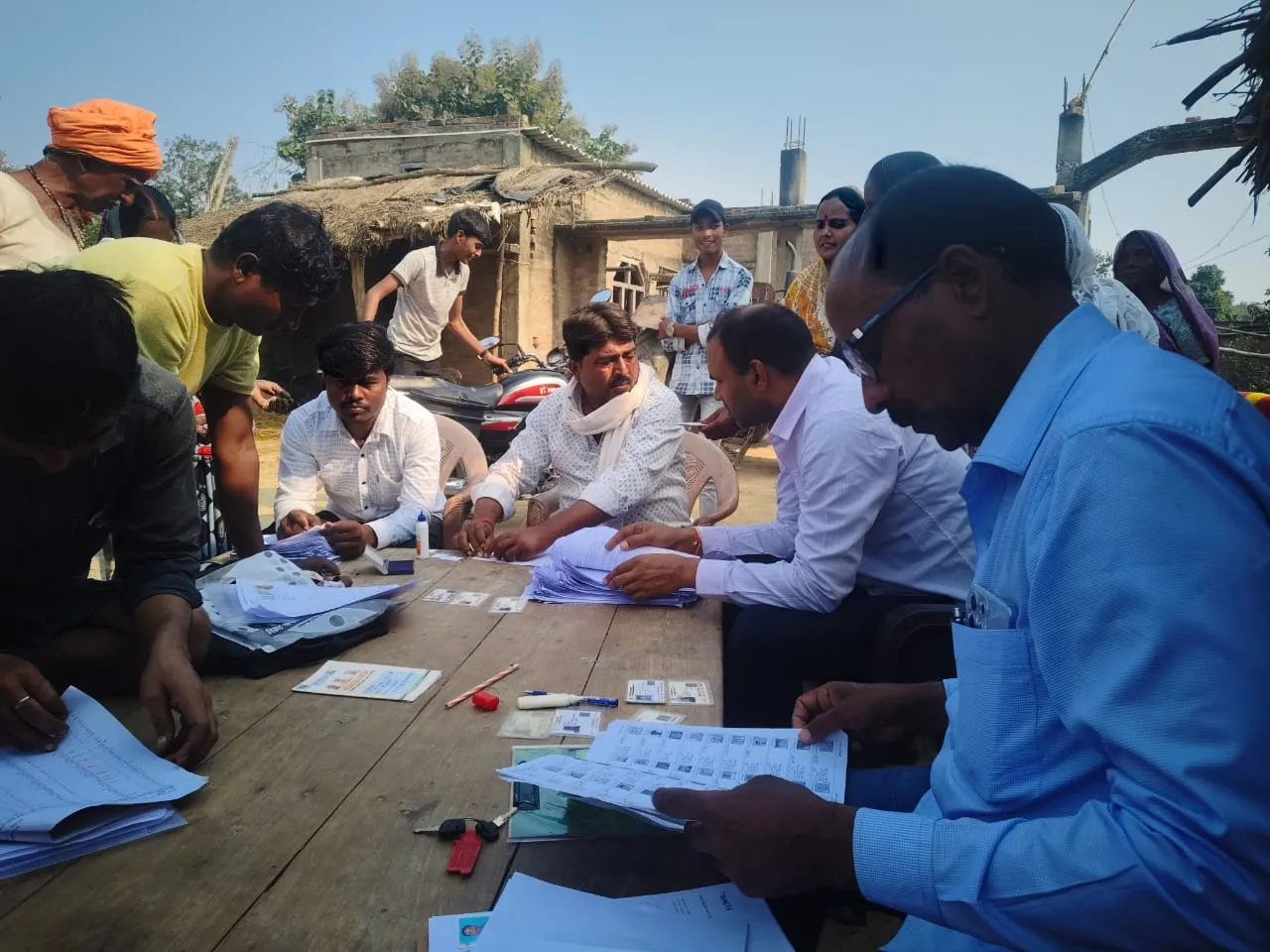 हरैया सतघरवा, तुलसीपुर,गैसड़ी विकासखंड में मीडिया टीम का व्यापक भ्रमण, मतदाता SIR प्रक्रिया बेहद धीमी 