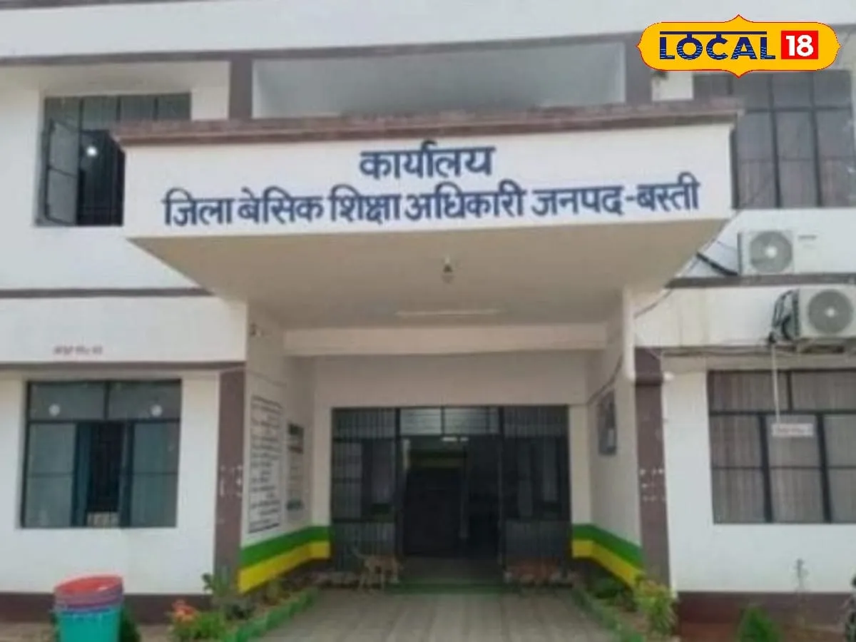 बगैर डियूटी तनख्वाह उठा रहे हैं परिषदीय विद्यालय के अध्यापक जिले में अध्यापक पढ़ाई का नेता गिरी ज्यादा