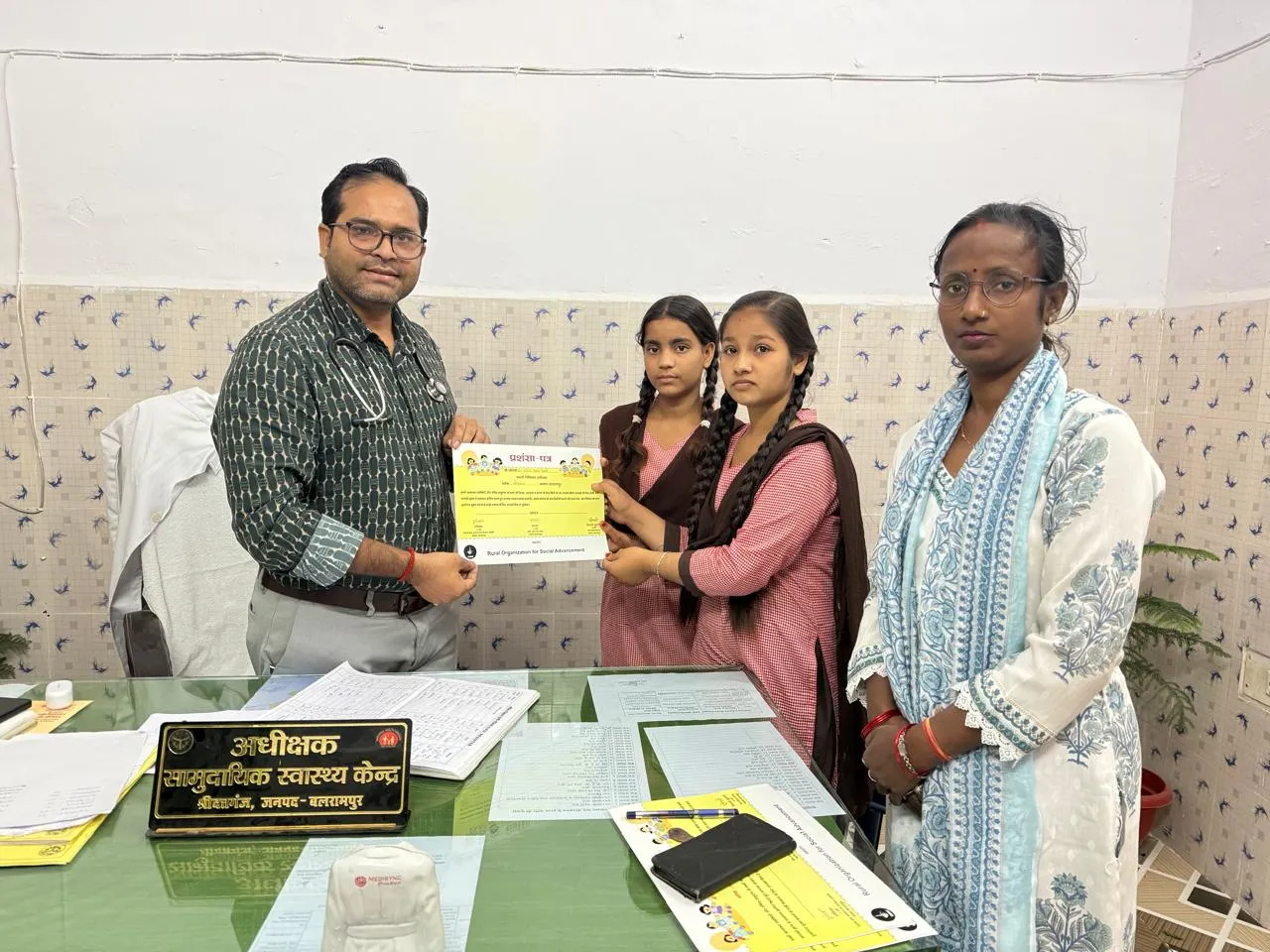 बेहतर स्वास्थ्य सेवाओं के लिए सम्मानित हुए डॉ. आनंद त्रिपाठी