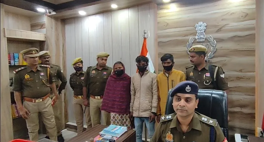 हत्या कांड का 24 घंटे में खुलासा: पत्नी, प्रेमी और उसके साथी सहित तीन गिरफ्तार, आला-कत्ल बरामद