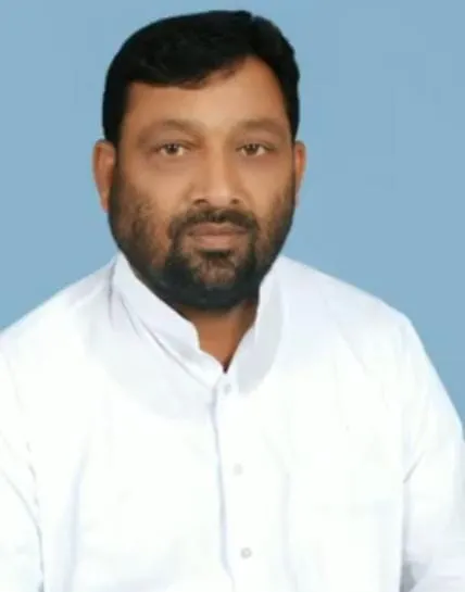 बलरामपुर में पुलिस की बड़ी कार्रवाई: एम डी एम समन्वयक और मदरसा संचालक सहित कई लोग हिरासत में