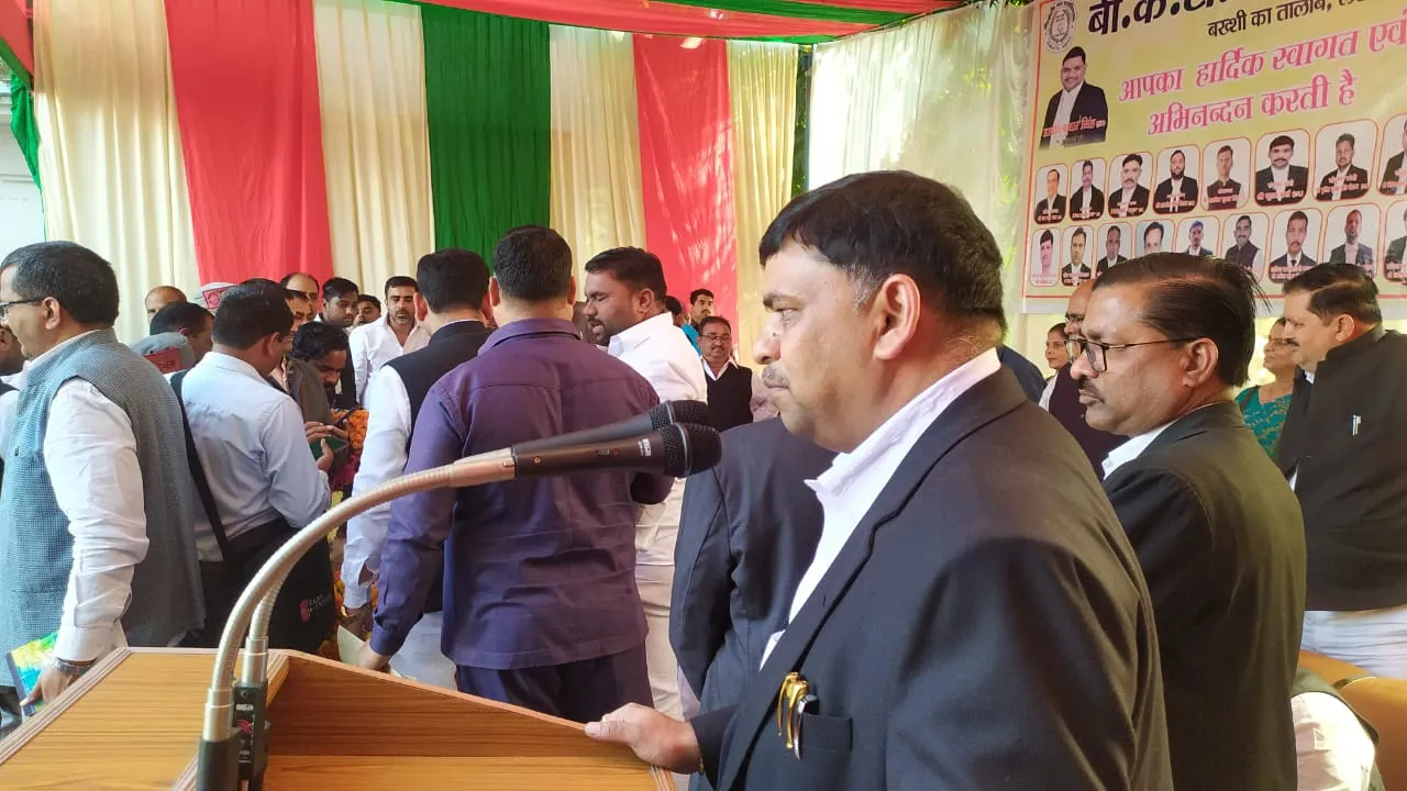 बक्शी का तालाब तहसील में श्रद्धेय बाबू भगवती सिंह जी की प्रतिमा का अनावरण। ‌