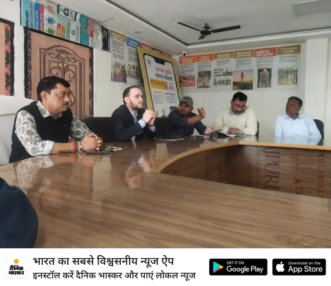 एसडीएम अरुण गिरी ने नगर पंचायत सुरियावां में एसआईआर कार्यों पर की विस्तृत चर्चा