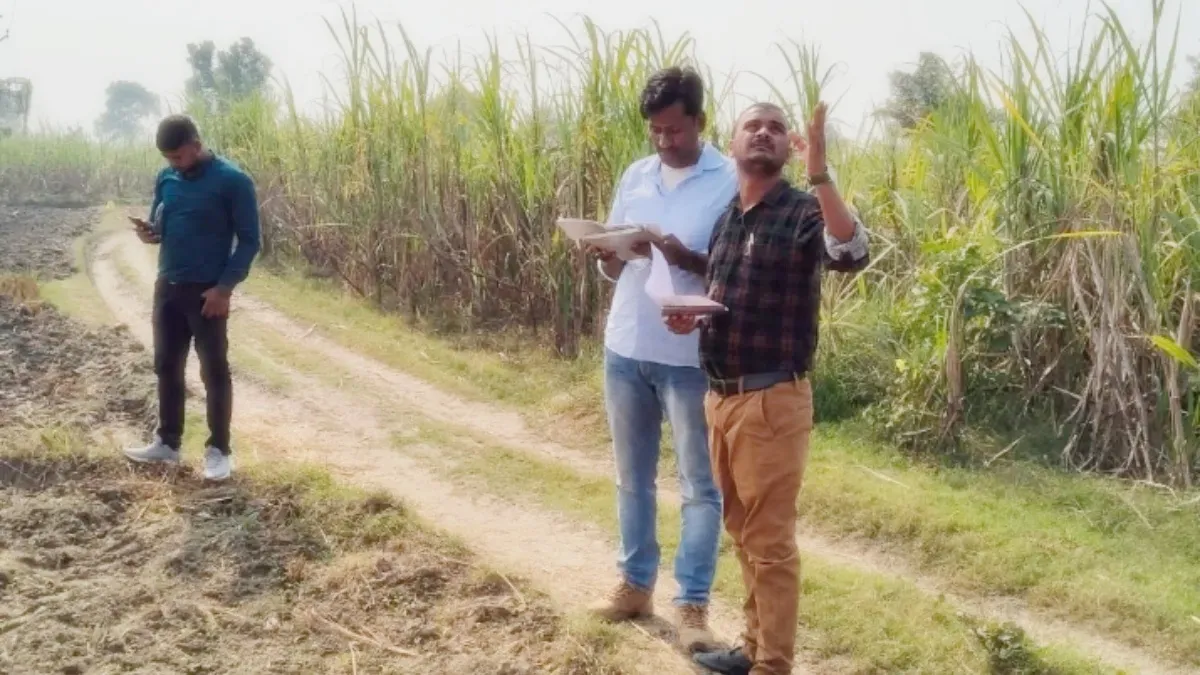 कुशीनगर : रेलवे विभाग कर रहा छितौनी–तमकुही रेल लाइन का मार्किंग कार्य