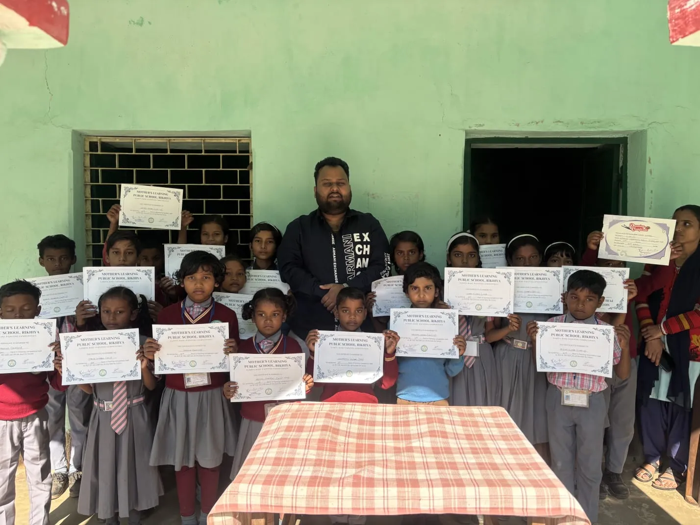 मदर्स लर्निंग पब्लिक स्कूल, रिखिया में नमिता बसु पेंटिंग प्रतियोगिता का हुआ आयोजन