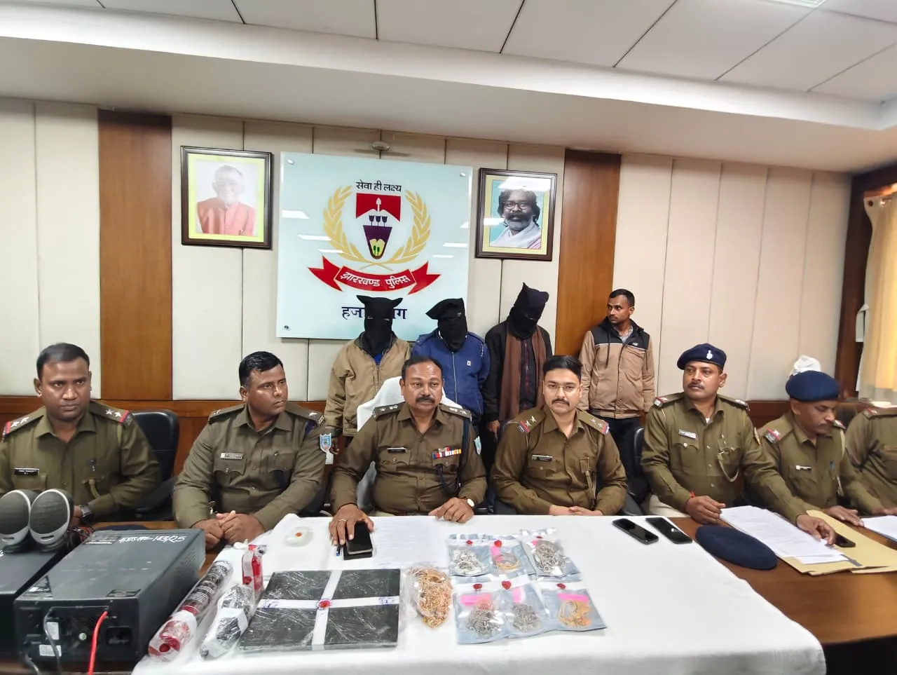 कटकमदाग में बड़ी सफलता: पुलिस ने गृहभेदन कांड का किया पूर्ण उद्भेदन, तीन गिरफ्तार, सोना-चांदी समेत भारी मात्रा में सामान बरामद