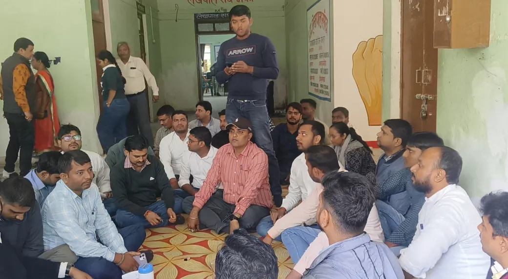  लेखपाल संवर्ग की लम्बित मांगों पर नाराजगी तेज, स्थानांतरण एवं पदोन्नति नीति पर सवाल — आंदोलन की चेतावनी