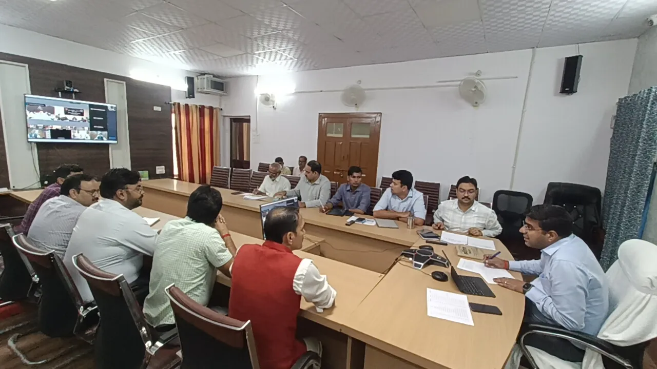 मुख्य निर्वाचन अधिकारी ने ली गोरखपुर की समीक्षा— मतदाता सूची शुद्ध और अद्यतन रखने पर दिया जोर