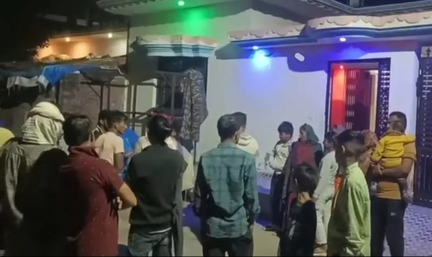 लूटकांड का खजनी पुलिस  24 घंटे बाद भी बदमाशो के सुराग लगाने मे हाथ खाली, लोगों में आक्रोश