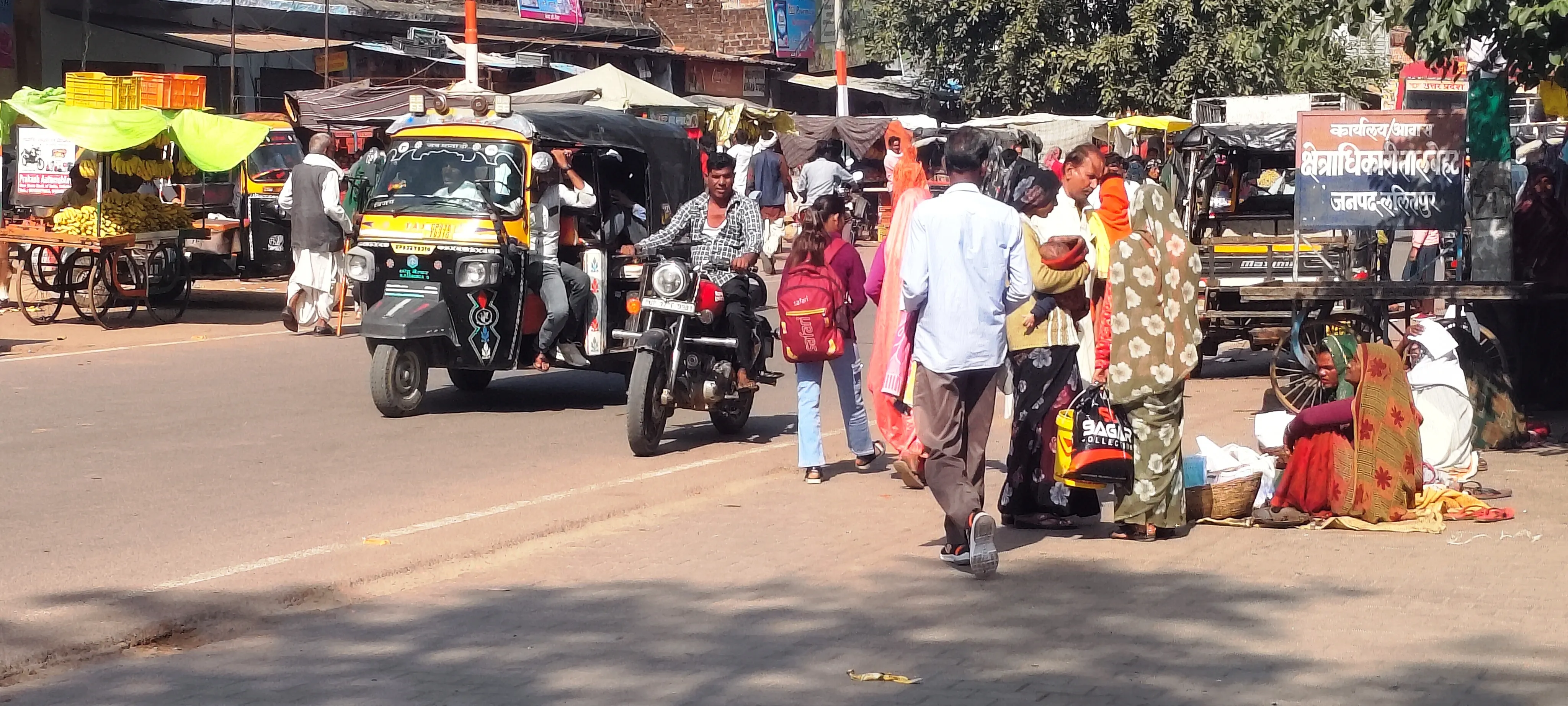 नगर के मुख्य मार्गों पर अतिक्रमण का कब्जा