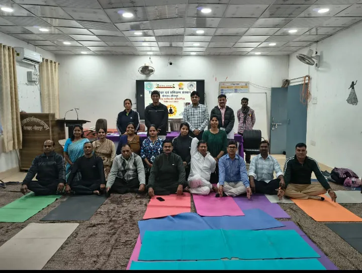 जिला शिक्षा एवं प्रशिक्षण संस्थान खैराबाद में जनपद स्तरीय योग प्रतियोगिता का किया गया आयोजन