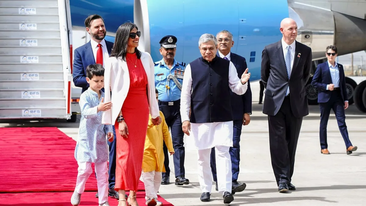 USA की सेकंड लेडी Usha Vance के 'रिंगलेस' लुक से अमेरिका में मची खलबली, वजह जानकर चौंक जाएंगे आप