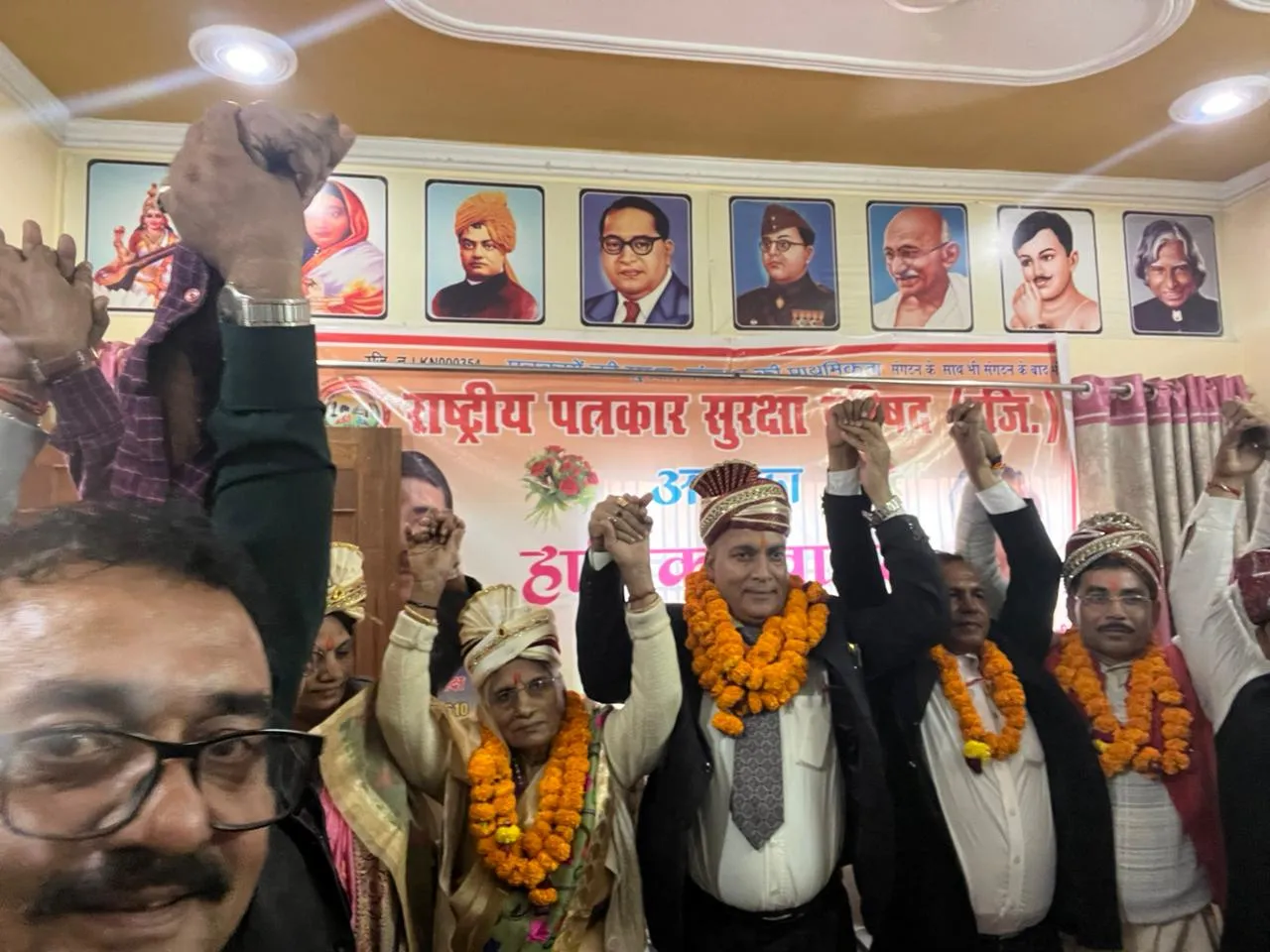 पत्रकारिता और न्यायपालिका, लोकतंत्र के दो सशक्त स्तंभ: वरिष्ठ अधिवक्ता डॉ. ए. पी. सिंह सम्मानित