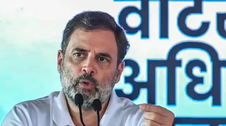 वोट चोरी और सीनाज़ोरीः राहुल गांधी पर हमला करने वाले पूर्व ब्यूरोक्रेट्स कौन हैं