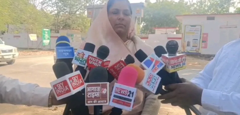 न्याय की चौखट पर विधवा माँ का रुदन सोनभद्र में गवाहों को पिता की तरह मार डालने की खुली धमकी प्रशासन की अनदेखी पर गंभीर सवाल