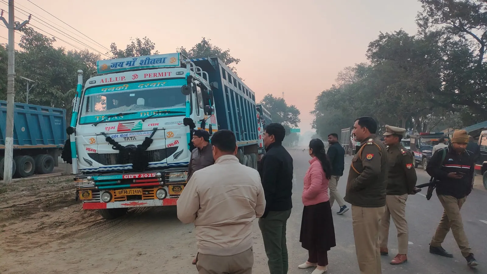 ओवरलोड, फिटनेस फेल, प्रेशर हॉर्न पर चला हंटर, 52 चालान 8.78 लाख का जुर्माना