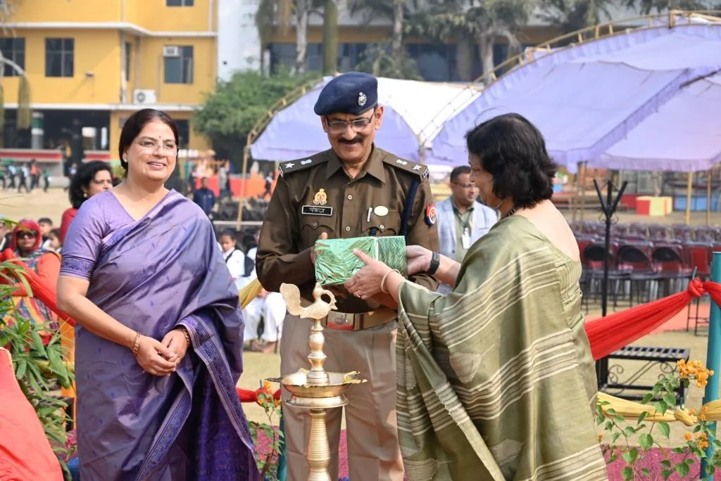 डीपीएस स्कूल में स्वस्थ प्रतिस्पर्धा, खेल भावना और शारीरिक फिटनेस की भावना के साथ वार्षिकोत्सव समारोह।