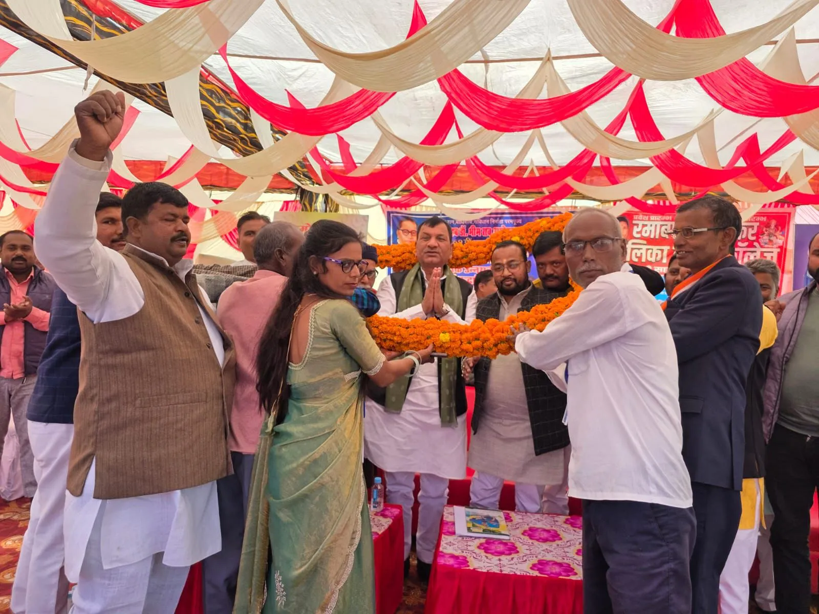 गौरा विधायक के नेतृत्व मे बाबा साहब डॉक्टर बी आर अम्बेडकर का मनाया गया पुण्यतिथि