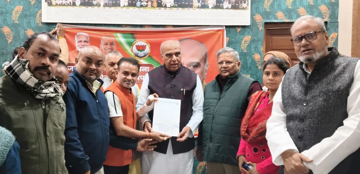 व्यापारियों ने दुकान के किराए में हुई वृद्धि को लेकर सांसद को ज्ञापन सौंपा