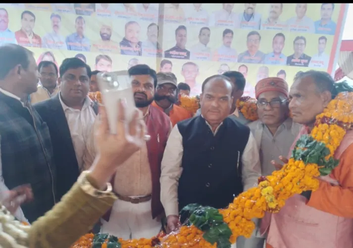 साहू राठौर मोदी एकता मंच ने वैवाहिक बर वधू परिचय सम्मेलन आयोजित किया जुटी भीड़ 