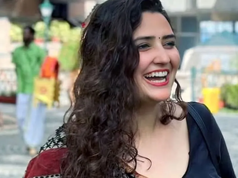 4262961-pallavi-mishra-ias-5