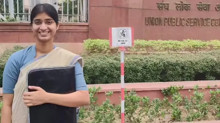 ias-garima-lohia-success-story-bihar-girl-who-got-upsc-air-2-rank-in-2022-exam