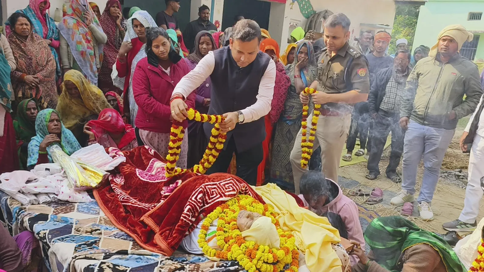 अंतर्राष्ट्रीय धावक एवं बीएसएफ के सेवानिवृत्त डिप्टी कमांडेंट मुरलीधर जी के निधन पर डीएम, एसपी ने दी श्रद्धांजलि