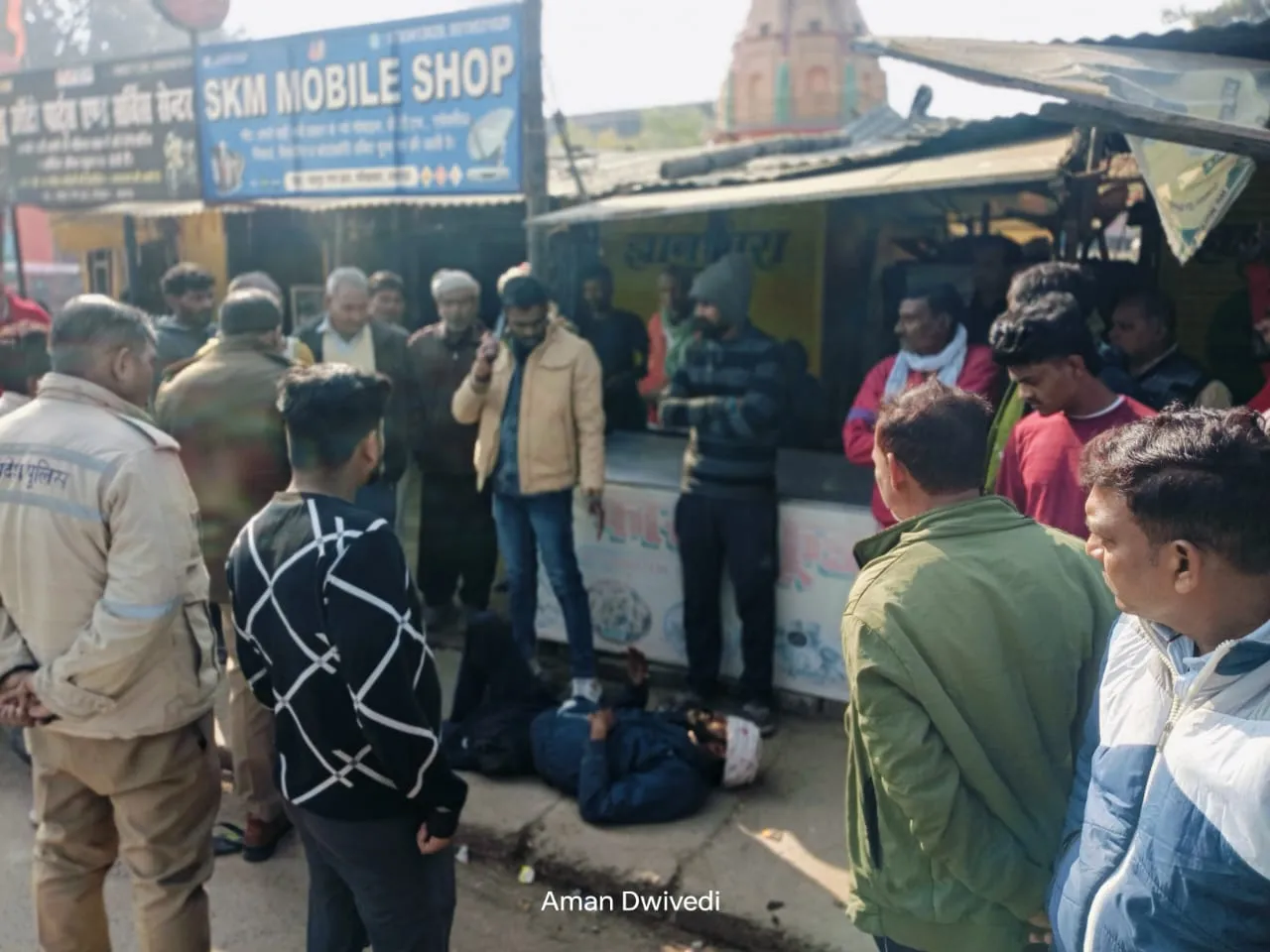 तेज रफ्तार डीसीएम ने मारी बाइक सवार को टक्कर गंभीर रूप से घायल इलाज के लिए भेजा गया ट्रामा सेंटर