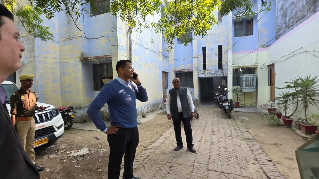 बहादुरपुर सरकारी कॉलोनी में अवैध कब्जों पर डीएम की सख्ती