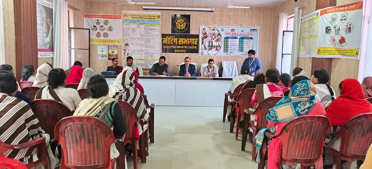 सीएमओ डॉ. रस्तोगी ने किया आशा क्लस्टर बैठक का निरीक्षण