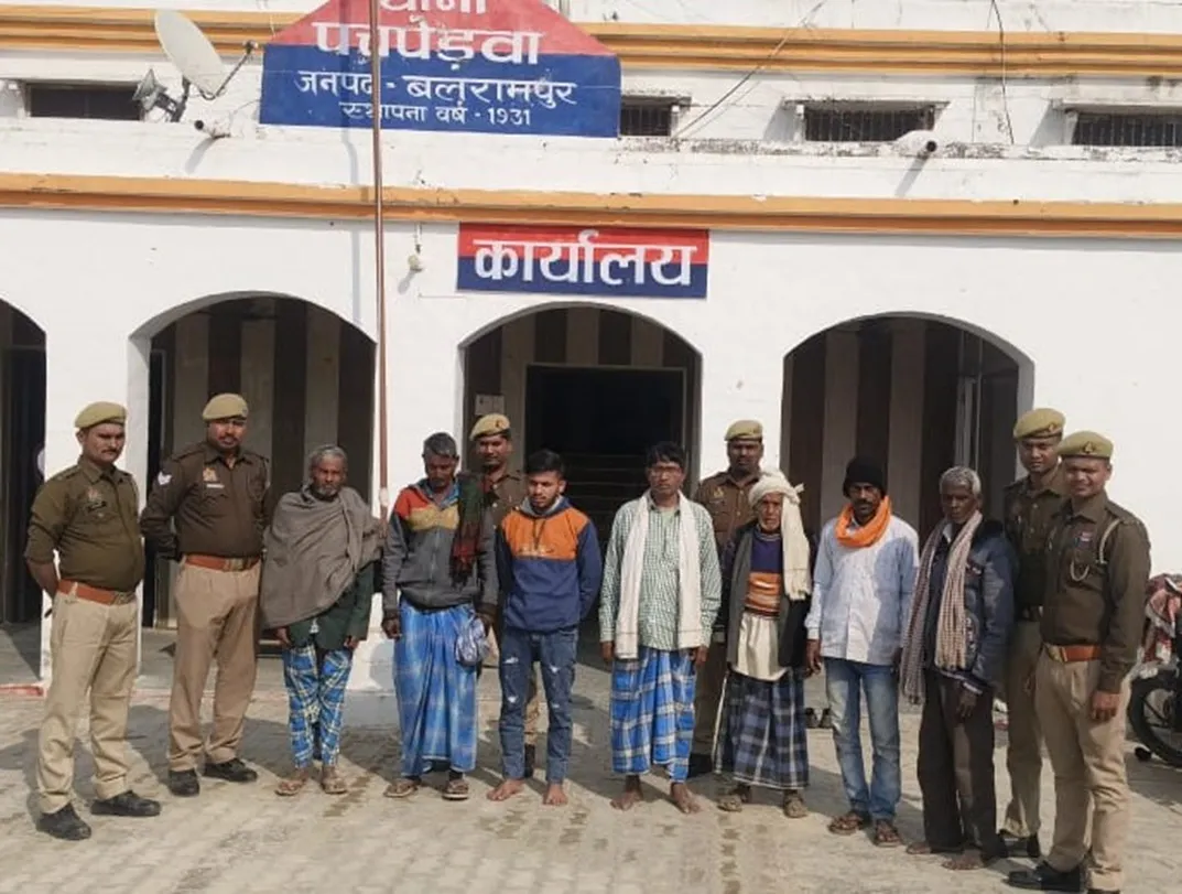 पचपेड़वा पुलिस की बड़ी कार्रवाई, विभिन्न मामलों में 08 वारंटियों की गिरफ्तारी
