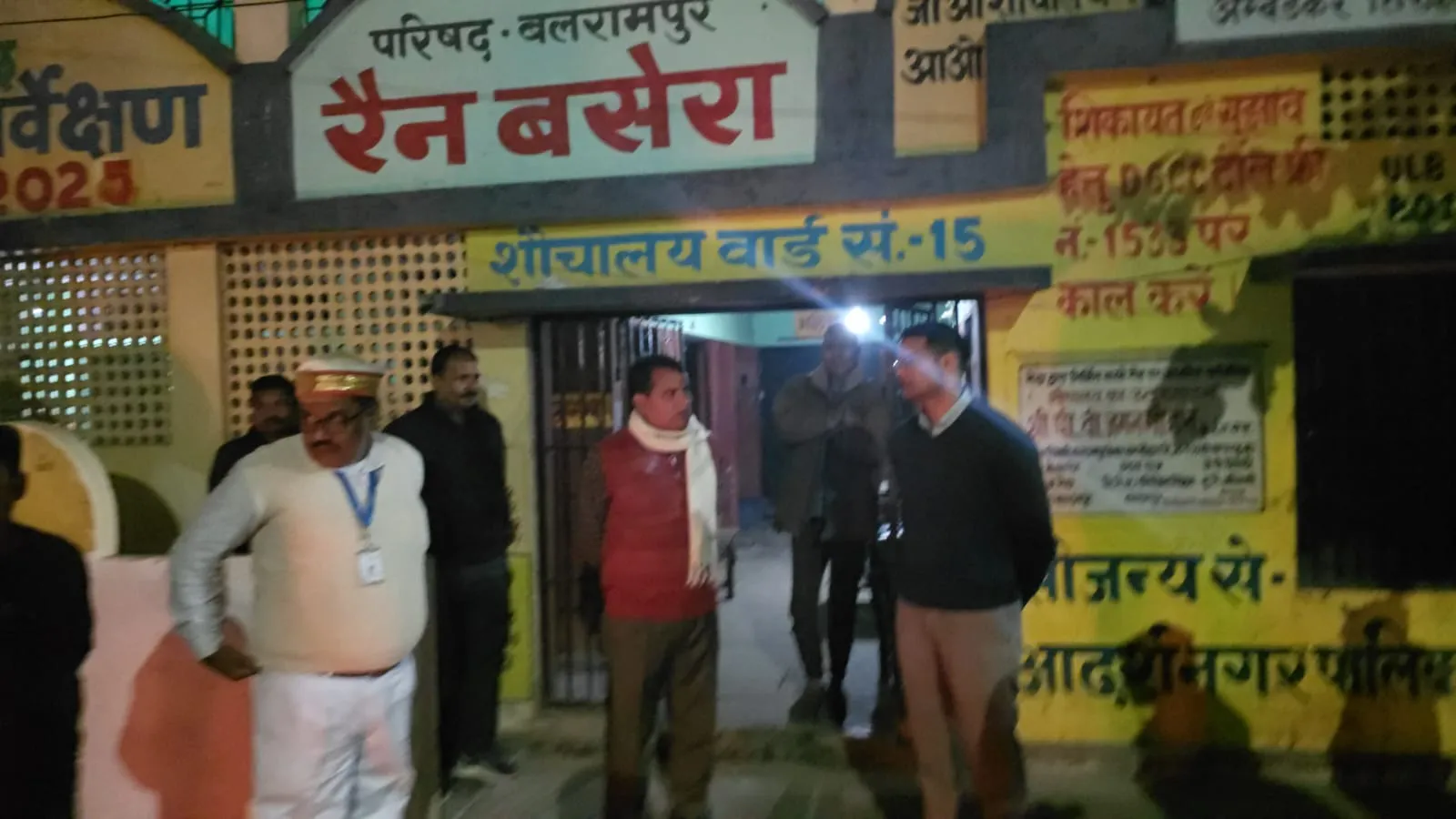 डीएम ने रात्रि में किया औचक निरीक्षण, रैन बसेरों की व्यवस्था दुरुस्त करने के निर्देश