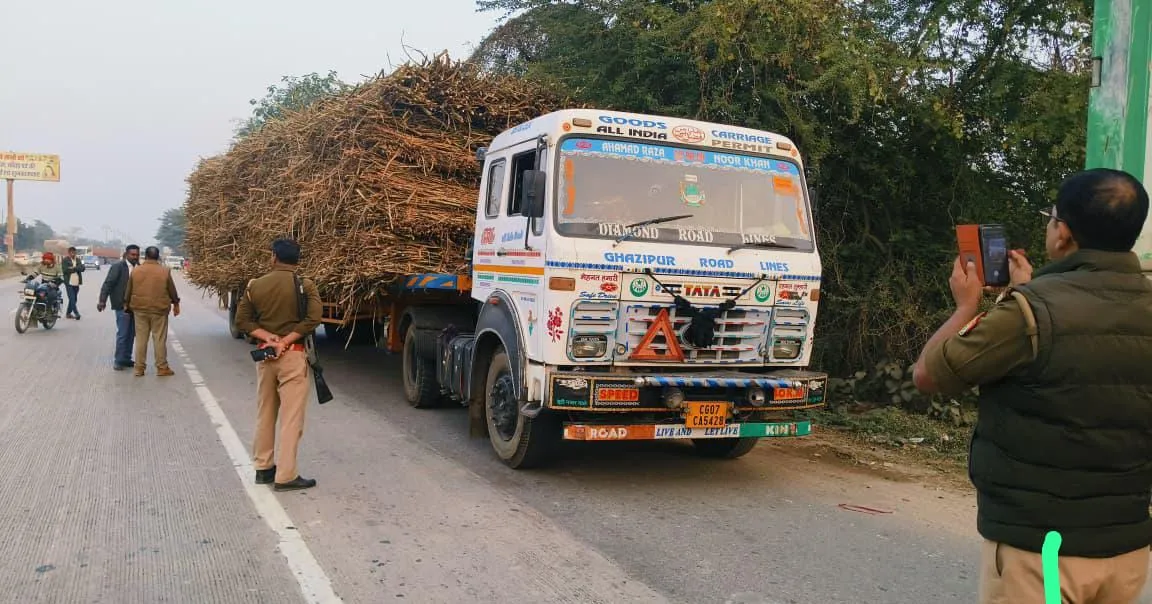 ओवरलोड वाहनों पर पुलिस की सख्ती, चारों सर्किलों में चला विशेष चेकिंग अभियान